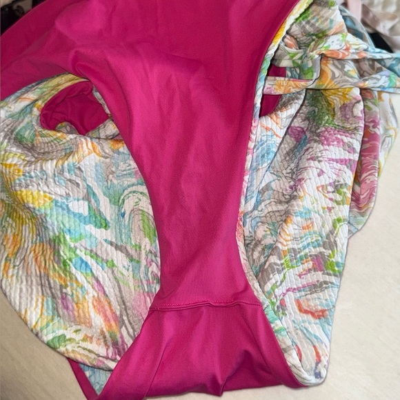 Excellent Condition Becca Hot Tie Dye Plunge One Piece Swim Size: Medium - Picture 9 of 9